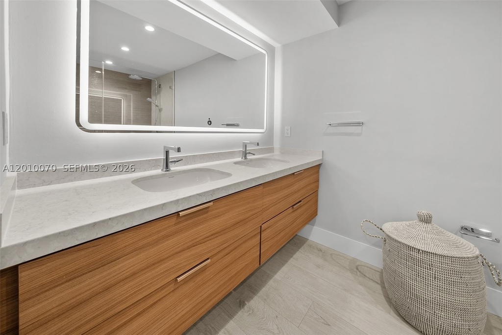Real estate property located at 100 Meridian Ave #233, Miami-dade, The Courts At South Beach, Miami Beach, FL