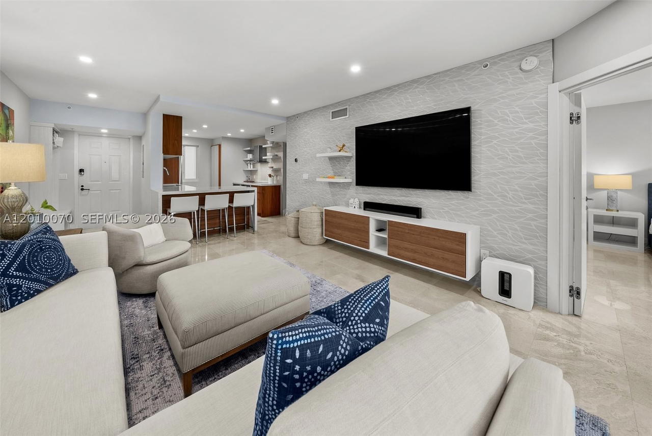Real estate property located at 100 Meridian Ave #233, Miami-dade, The Courts At South Beach, Miami Beach, FL