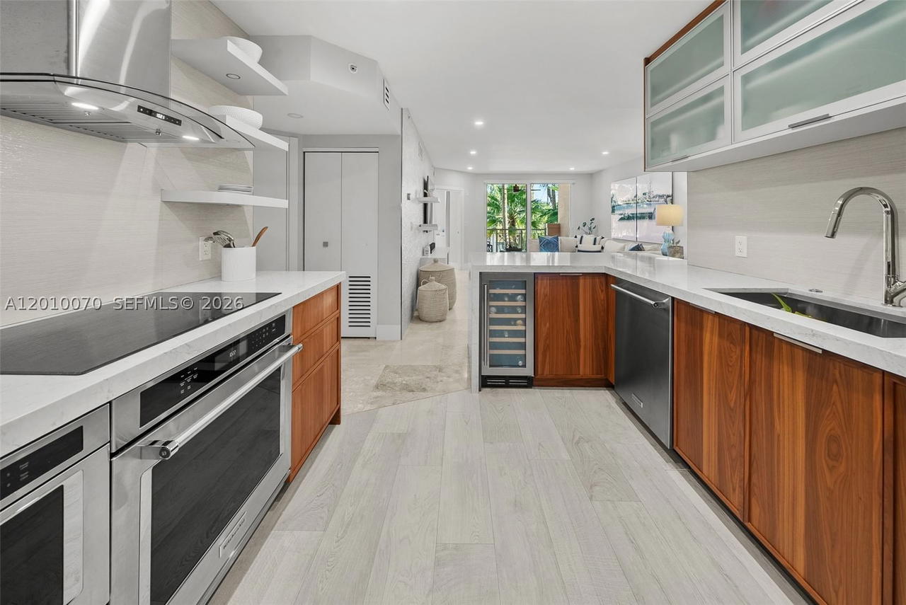 Real estate property located at 100 Meridian Ave #233, Miami-dade, The Courts At South Beach, Miami Beach, FL