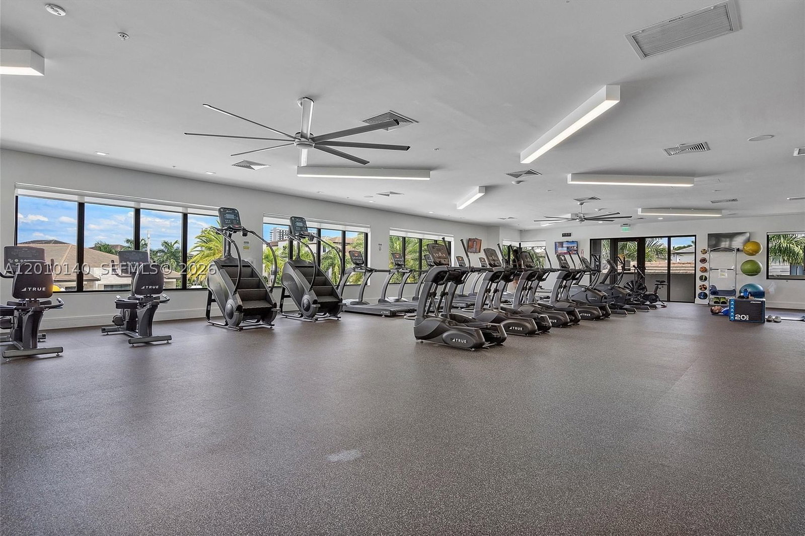Real estate property located at 8368 Central Park Blvd, Miami-dade, Downtown Doral South Phase, Doral, FL