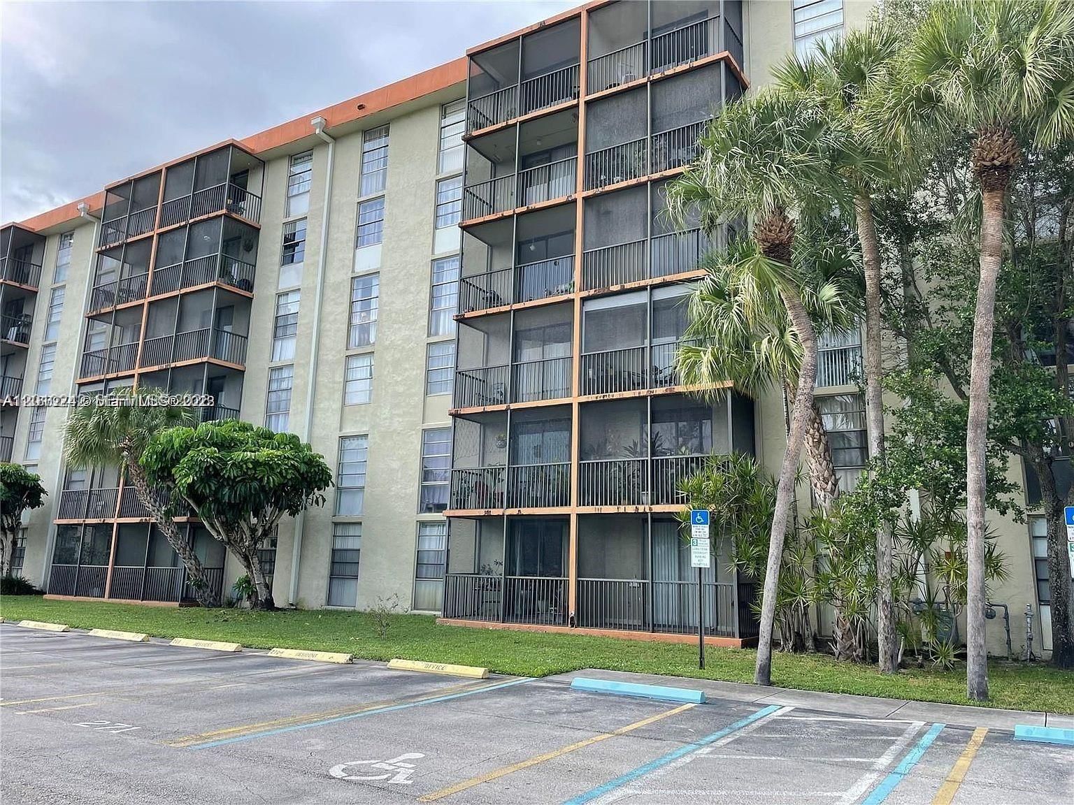 Real estate property located at 16851 23rd Ave A409, Miami-dade, Woodside Apts Condo, North Miami Beach, FL