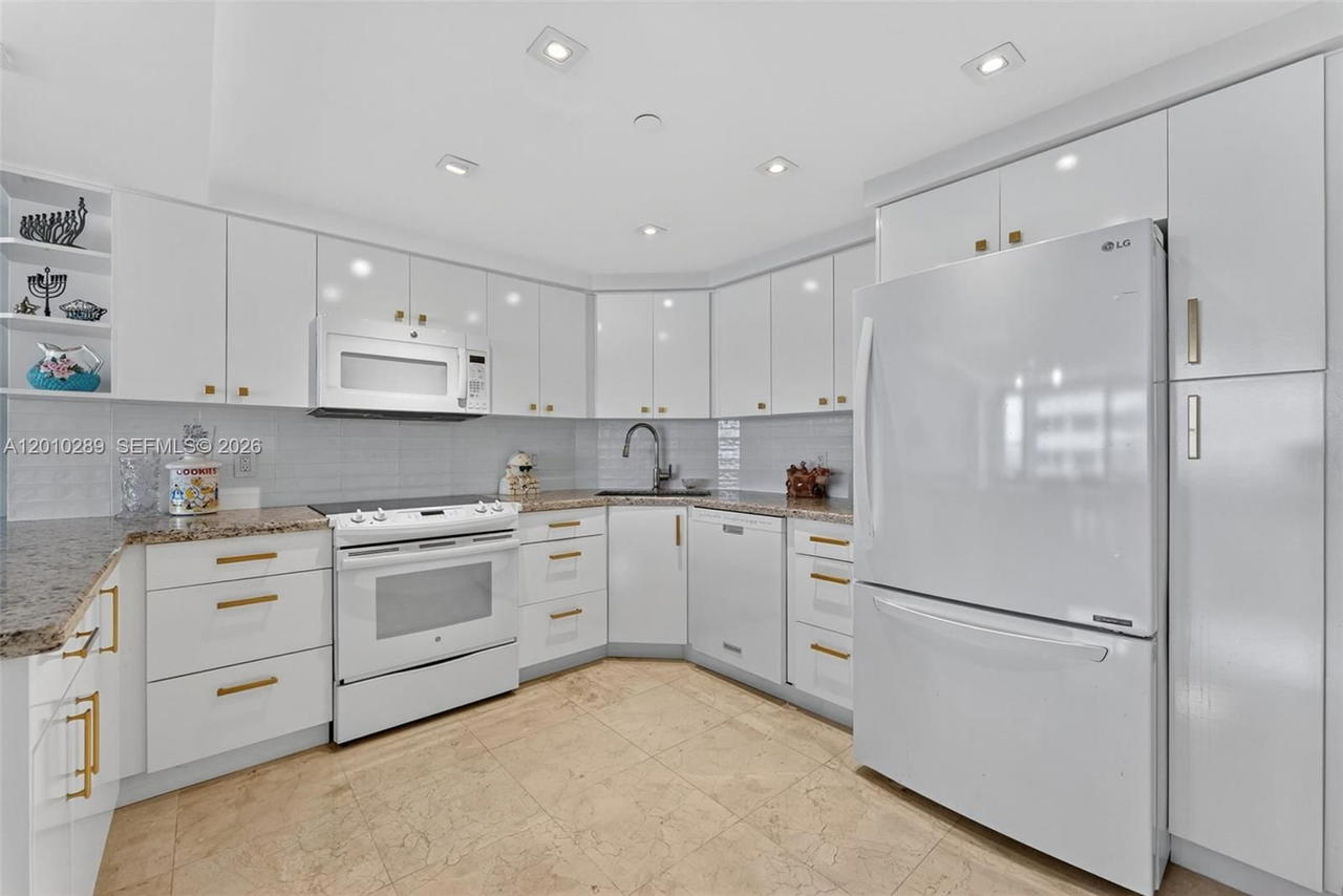 Real estate property located at 5225 Collins Ave #1519, Miami-dade, The Alexander Condo, Miami Beach, FL