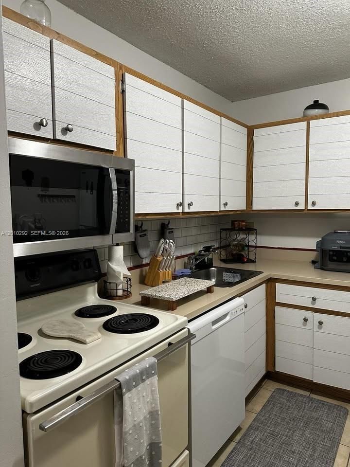 Real estate property located at 7220 179th St #111, Miami-dade, Villa Bellini Condo, Hialeah, FL