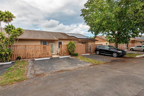 Real estate property located at 6745 192nd Ln, Miami-dade, Country Lake Manors Townh, Hialeah, FL
