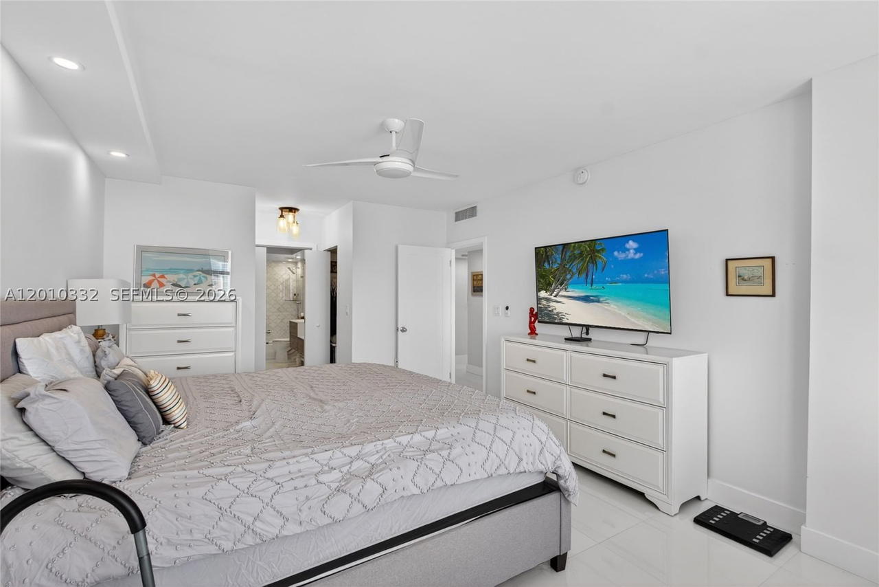 Real estate property located at 1985 Ocean Dr #22H, Broward, Hemispheres Condo, Hallandale Beach, FL