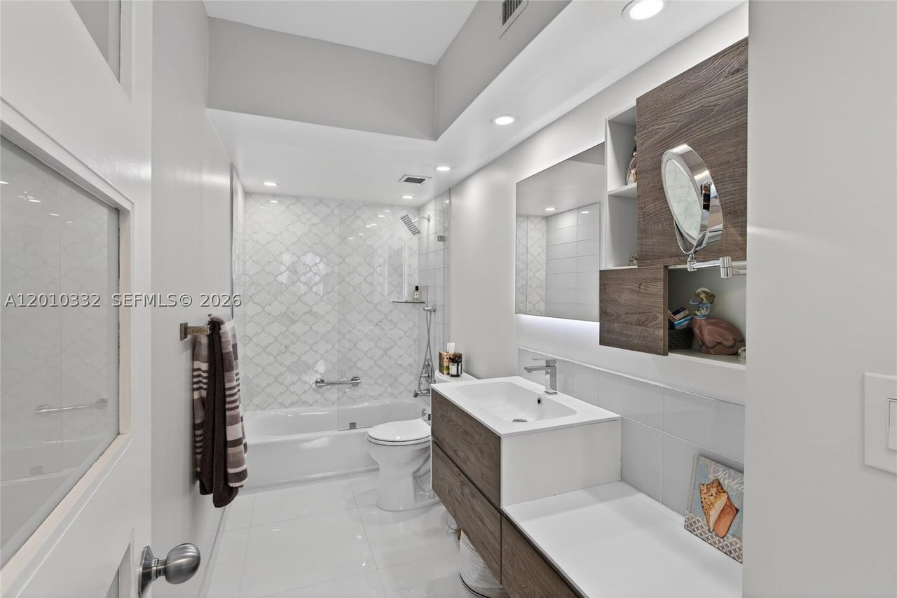 Real estate property located at 1985 Ocean Dr #22H, Broward, Hemispheres Condo, Hallandale Beach, FL