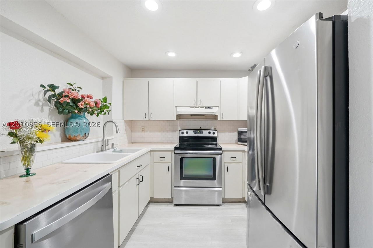 Real estate property located at 1615 137th Pl, Miami-dade, Irenca Sub, Miami, FL