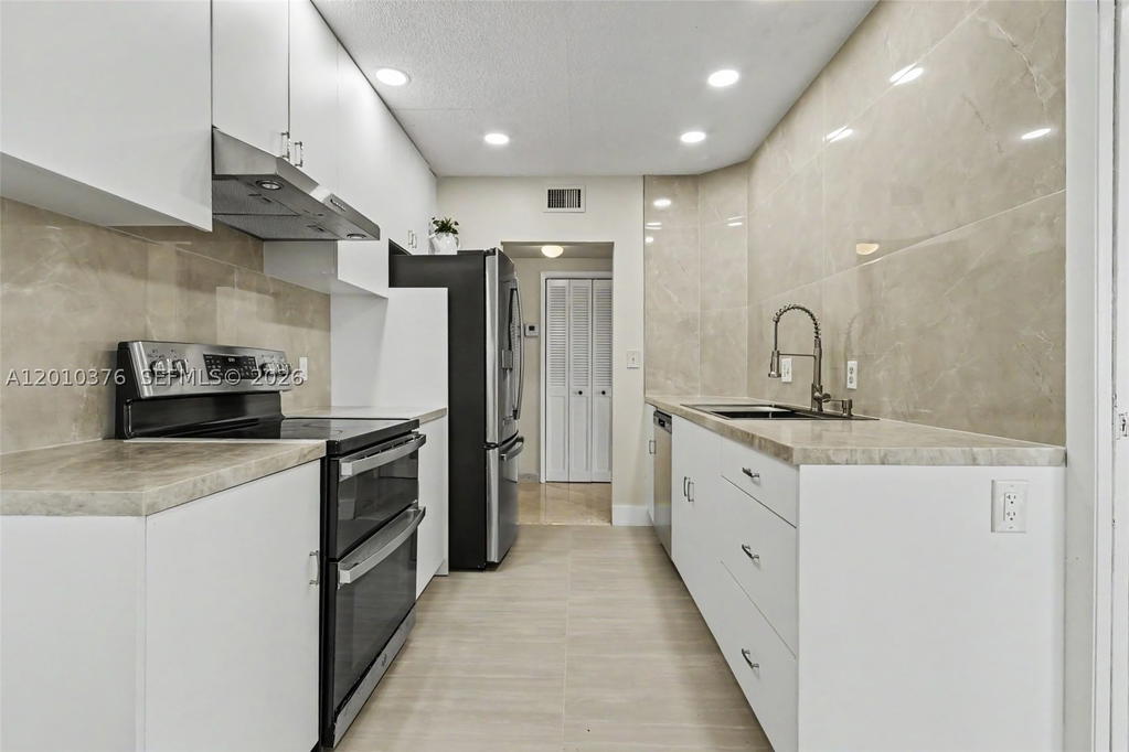 Real estate property located at 3800 Hillcrest Dr #1211, Broward, Hillcrest East No 25 Cond, Hollywood, FL