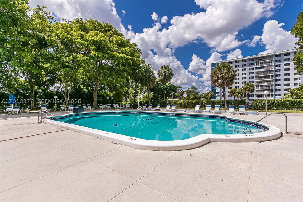 Real estate property located at 3800 Hillcrest Dr #1211, Broward, Hillcrest East No 25 Cond, Hollywood, FL