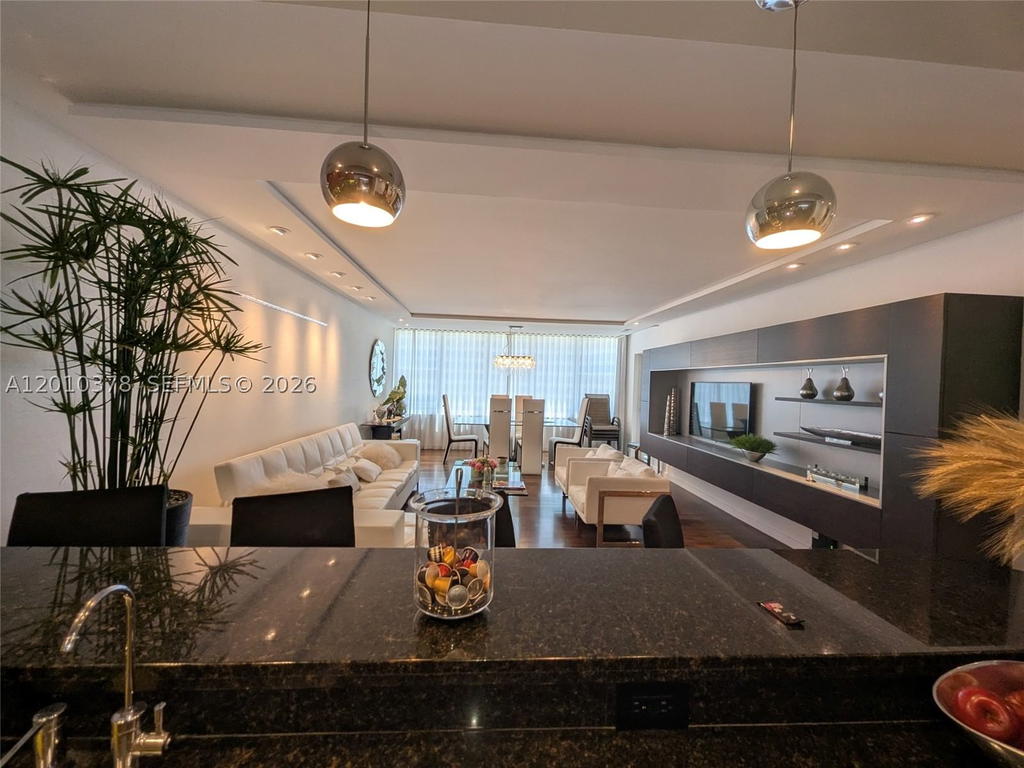 Real estate property located at 5600 Collins Ave #9E, Miami-dade, 5600 Condo, Miami Beach, FL