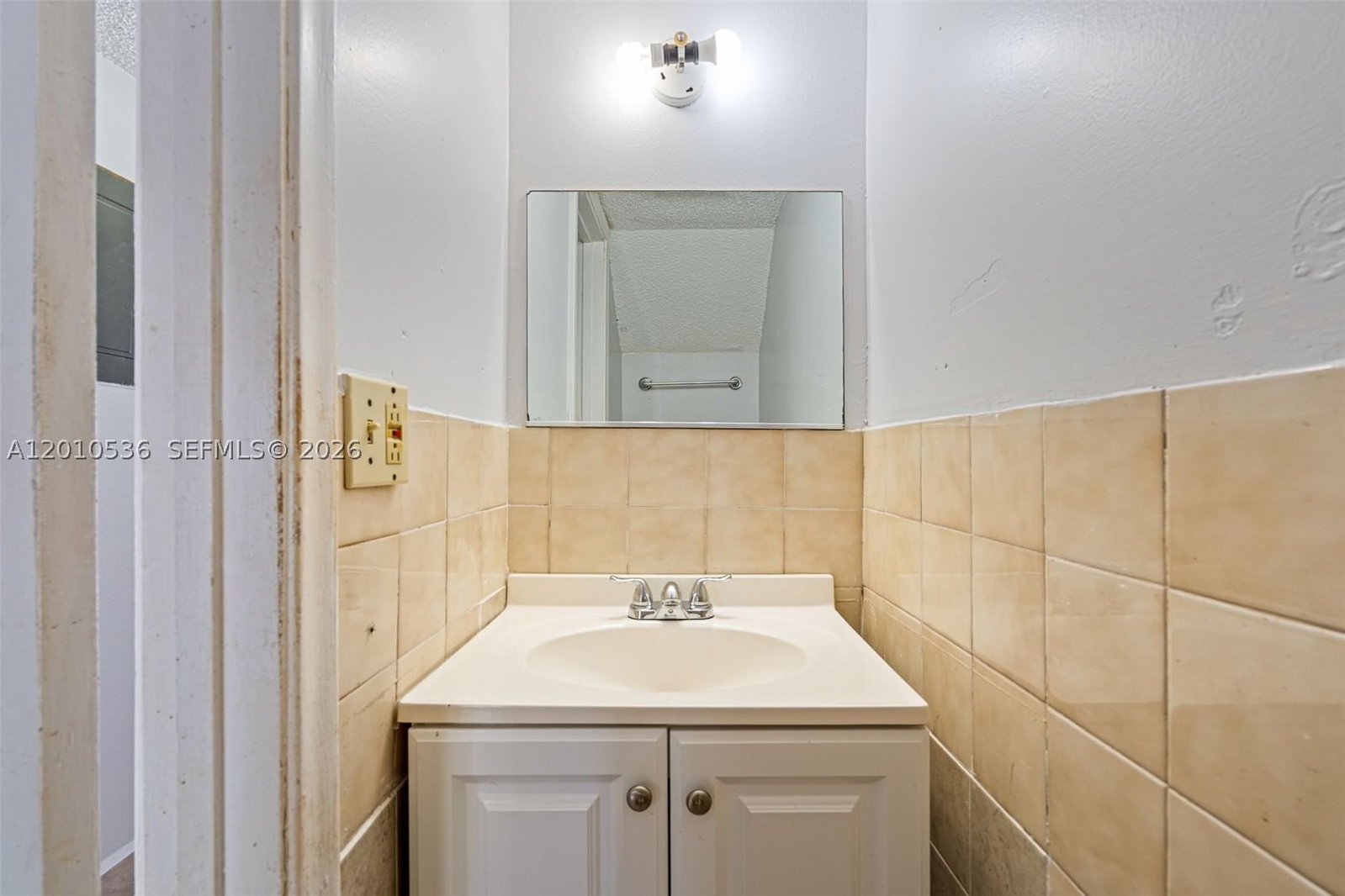 Real estate property located at 2331 66th Pl #201, Miami-dade, Westland Village Condo Iv, Hialeah, FL