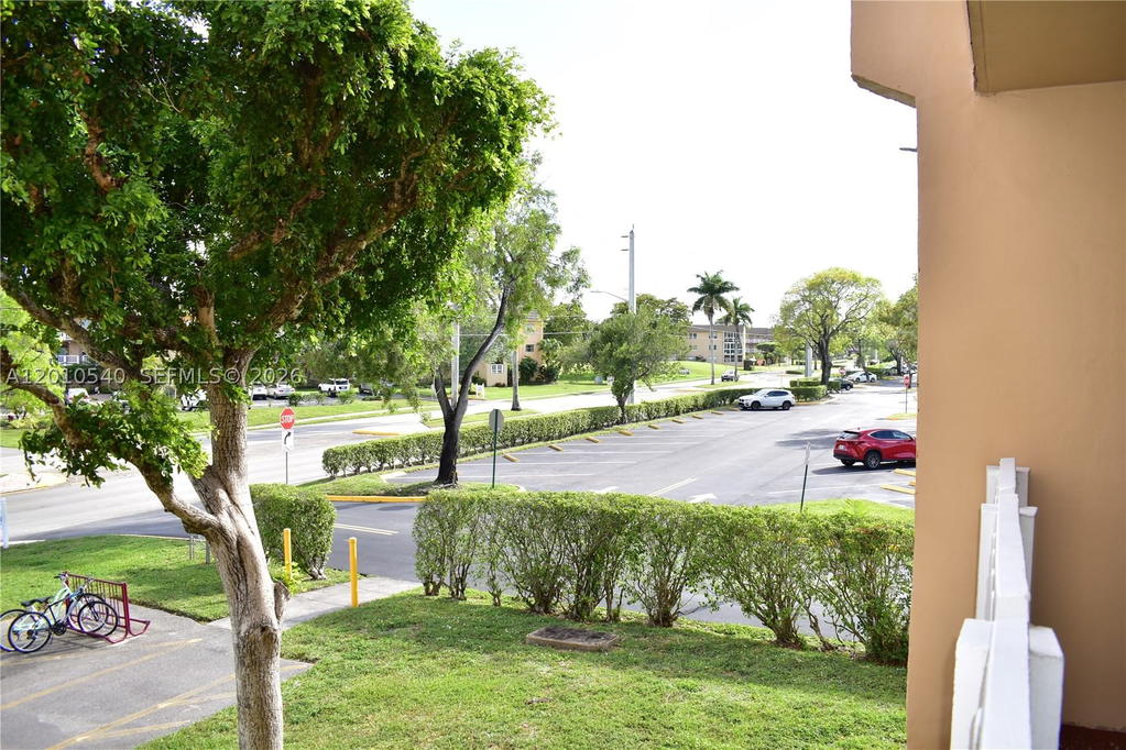 Real estate property located at 9321 Sunrise Lakes Blvd #201, Broward, Sunrise Lakes 94 Condo, Sunrise, FL