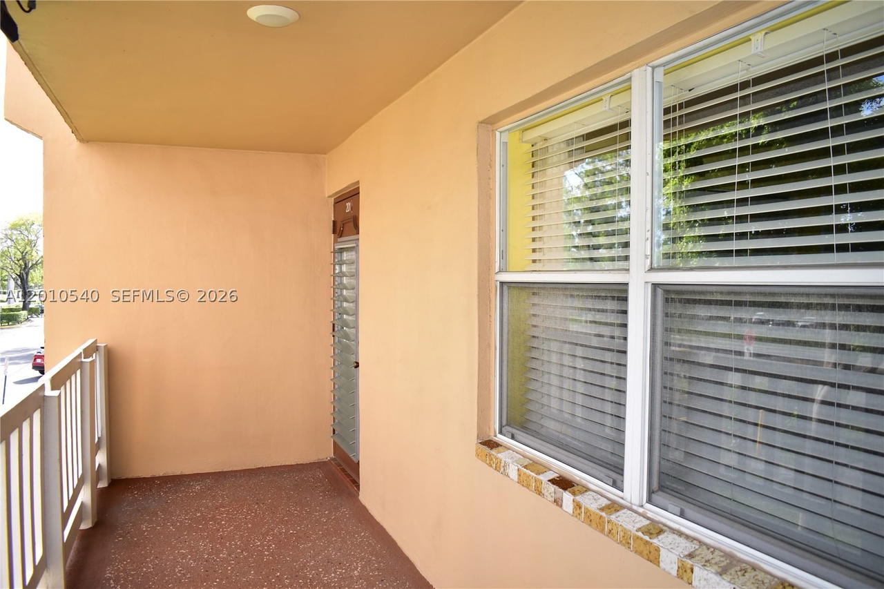 Real estate property located at 9321 Sunrise Lakes Blvd #201, Broward, Sunrise Lakes 94 Condo, Sunrise, FL