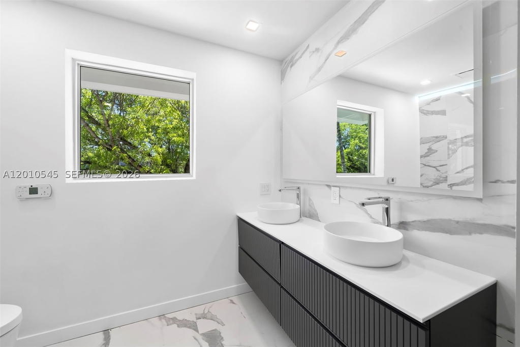 Real estate property located at 5824 Alton Rd, Miami-dade, La Gorce Golf Sub, Miami Beach, FL