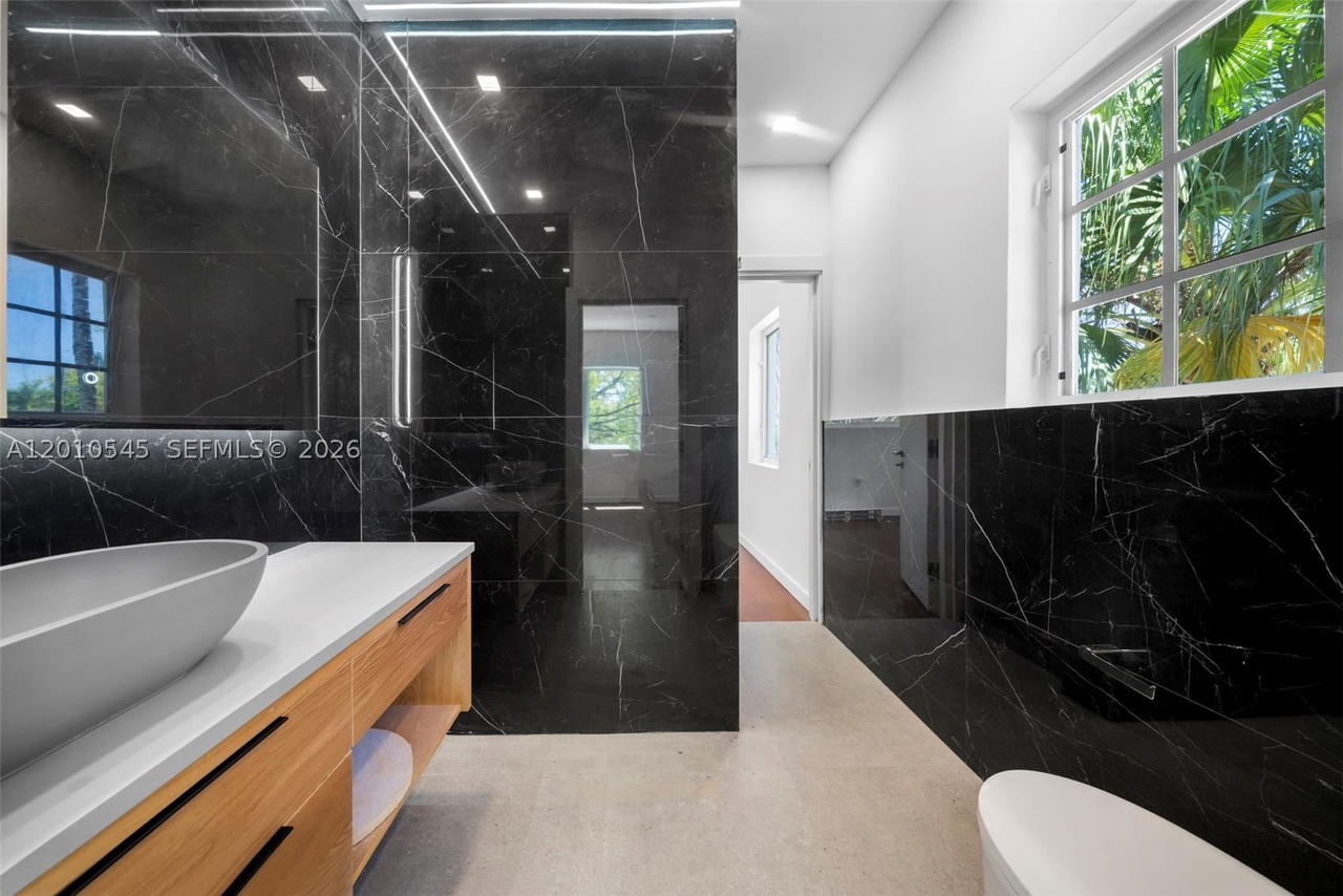 Real estate property located at 5824 Alton Rd, Miami-dade, La Gorce Golf Sub, Miami Beach, FL