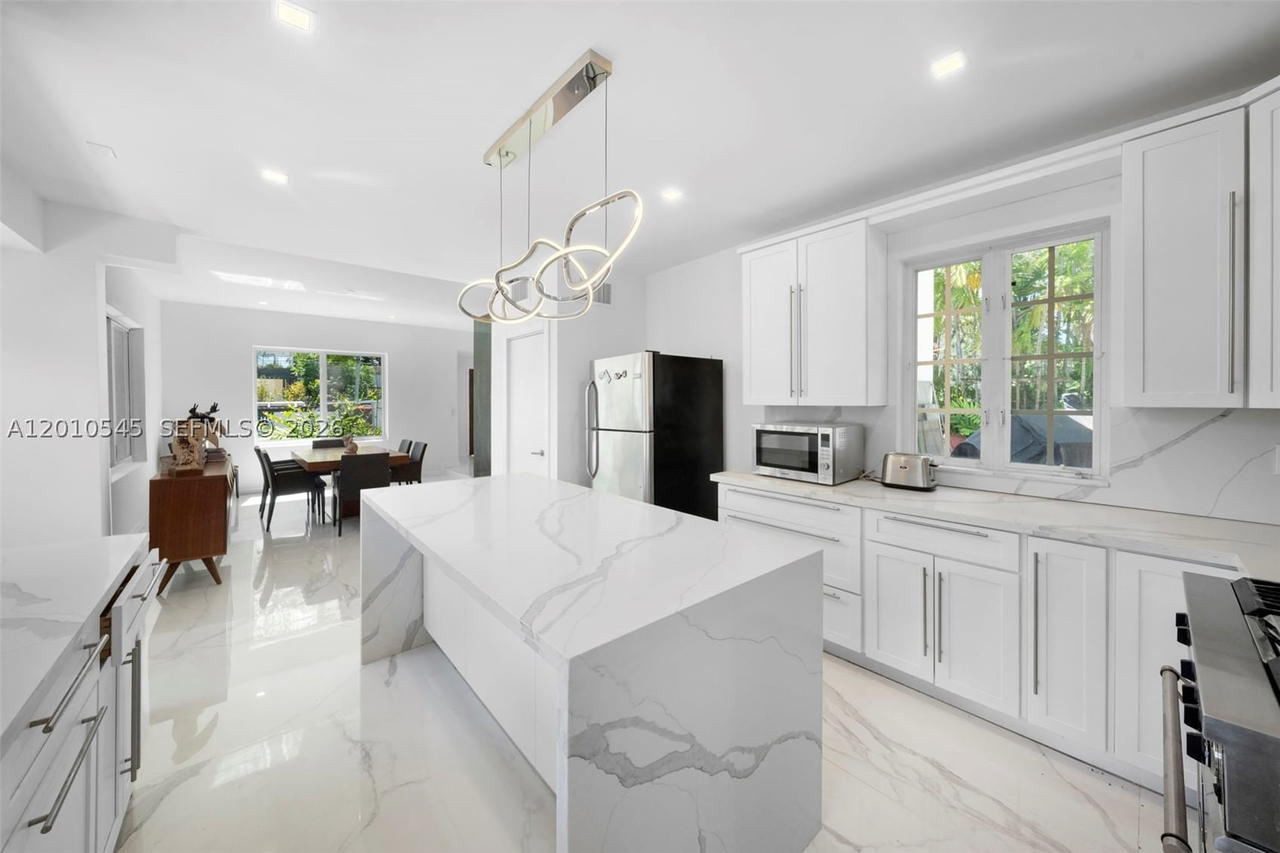 Real estate property located at 5824 Alton Rd, Miami-dade, La Gorce Golf Sub, Miami Beach, FL