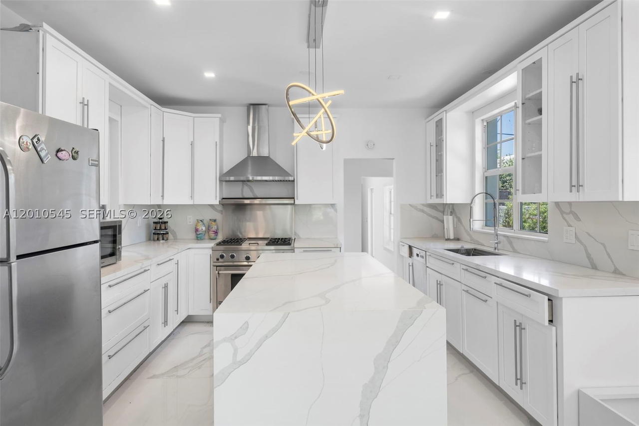 Real estate property located at 5824 Alton Rd, Miami-dade, La Gorce Golf Sub, Miami Beach, FL