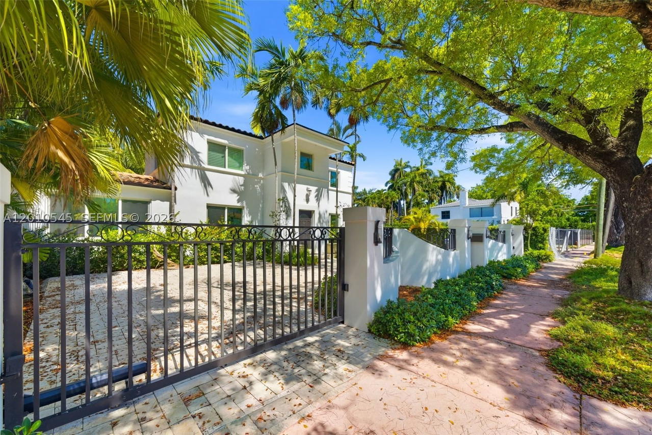 Real estate property located at 5824 Alton Rd, Miami-dade, La Gorce Golf Sub, Miami Beach, FL