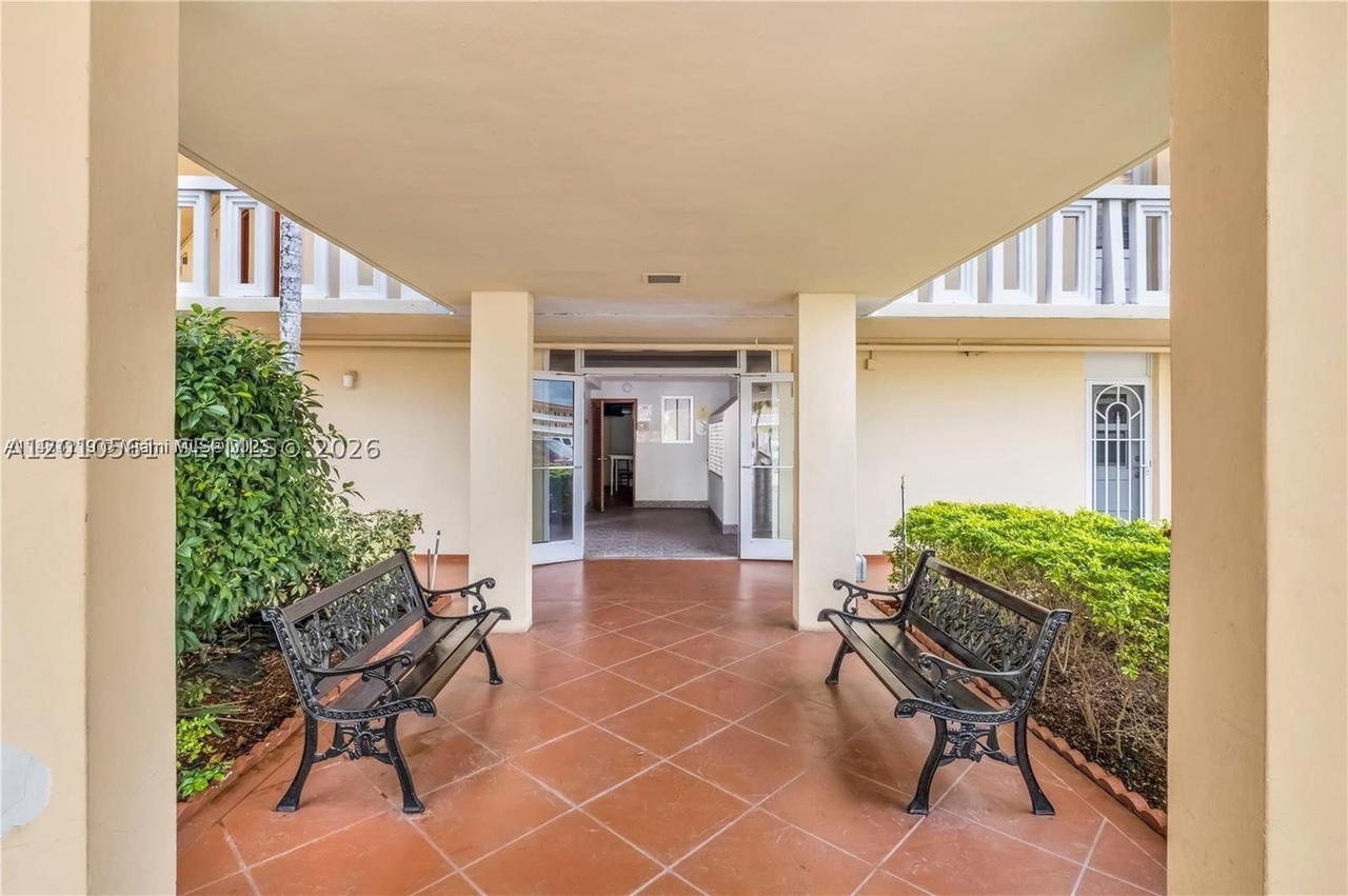 Real estate property located at 2999 Point East Dr C101, Miami-dade, Point East One Condo-bldg, Aventura, FL