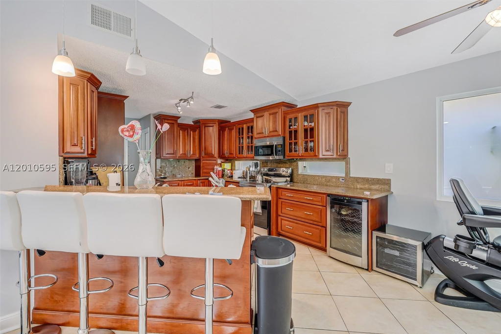 Real estate property located at 1065 Weeping Willow Way, Broward, West Lake Village Plat, Hollywood, FL