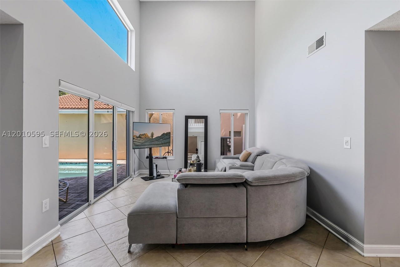 Real estate property located at 1065 Weeping Willow Way, Broward, West Lake Village Plat, Hollywood, FL