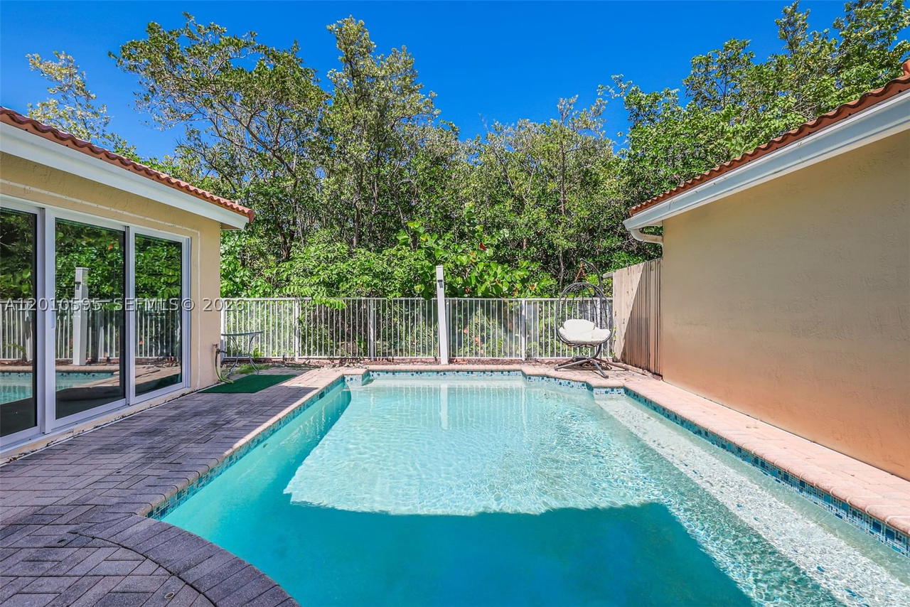 Real estate property located at 1065 Weeping Willow Way, Broward, West Lake Village Plat, Hollywood, FL