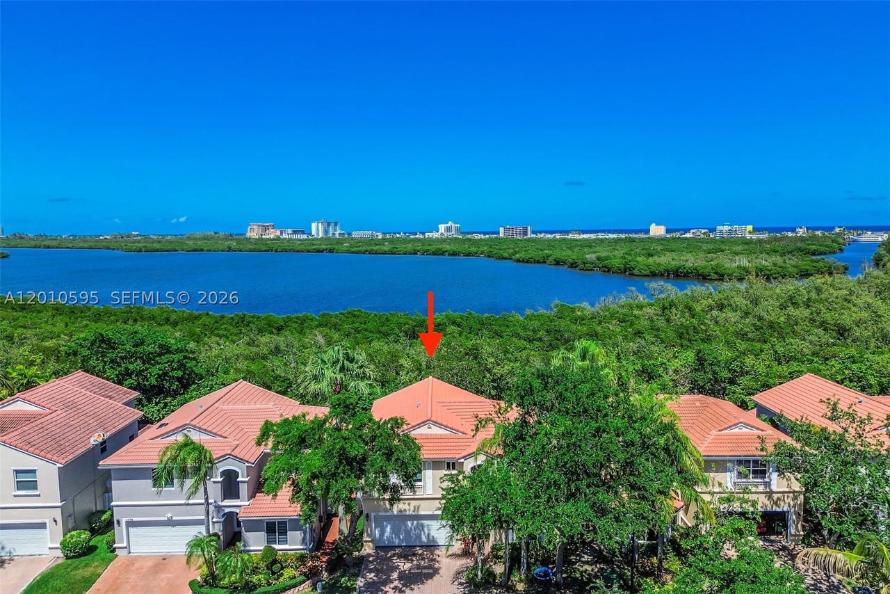 Real estate property located at 1065 Weeping Willow Way, Broward, West Lake Village Plat, Hollywood, FL