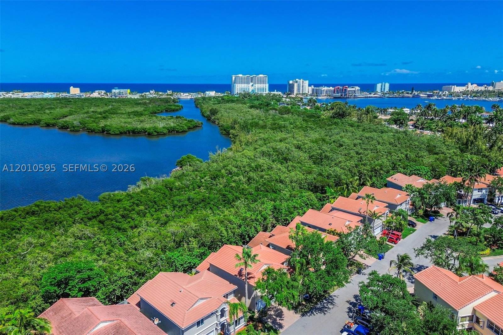 Real estate property located at 1065 Weeping Willow Way, Broward, West Lake Village Plat, Hollywood, FL