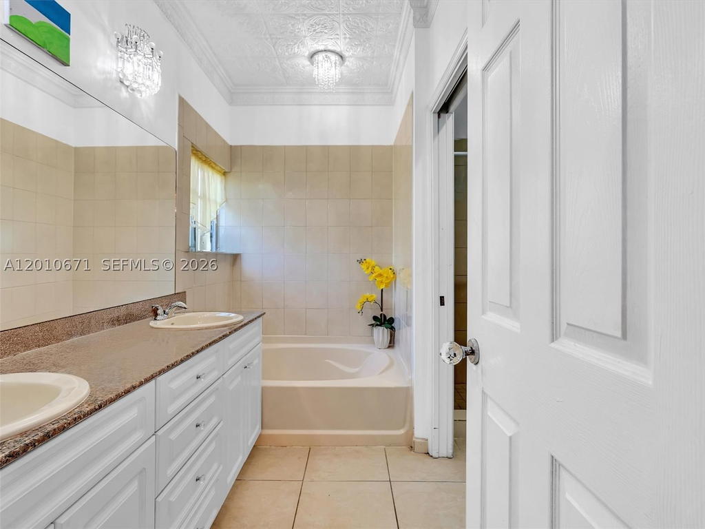 Real estate property located at 7659 Stonecreek Cir, Broward, C & F Plat, Davie, FL
