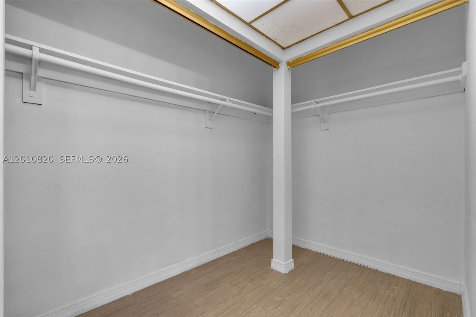 Real estate property located at 18900 3rd Ct #520, Miami-dade, Star Lakes Estates No 5 C, Miami, FL