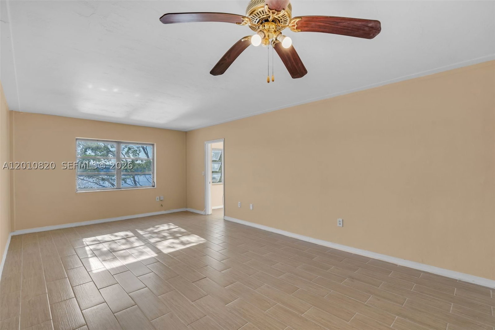 Real estate property located at 18900 3rd Ct #520, Miami-dade, Star Lakes Estates No 5 C, Miami, FL