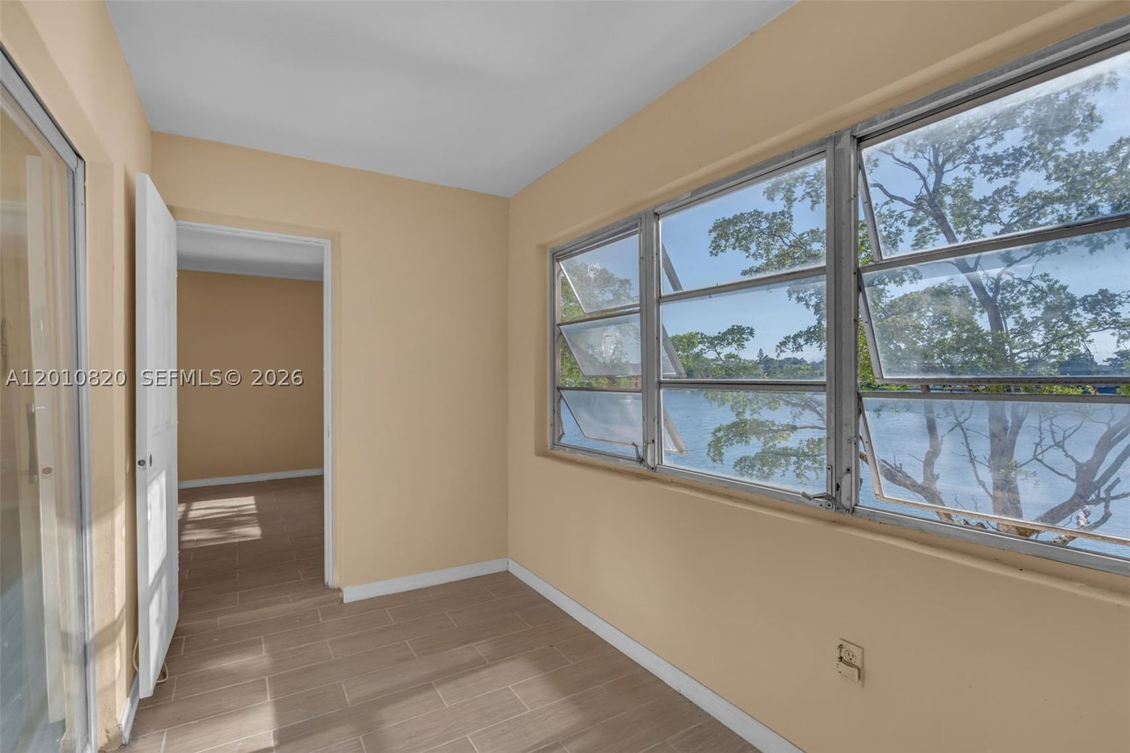 Real estate property located at 18900 3rd Ct #520, Miami-dade, Star Lakes Estates No 5 C, Miami, FL