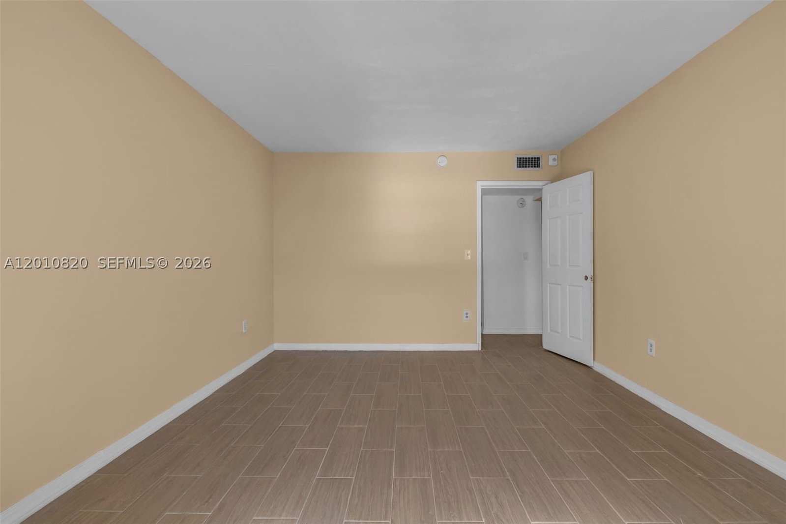 Real estate property located at 18900 3rd Ct #520, Miami-dade, Star Lakes Estates No 5 C, Miami, FL