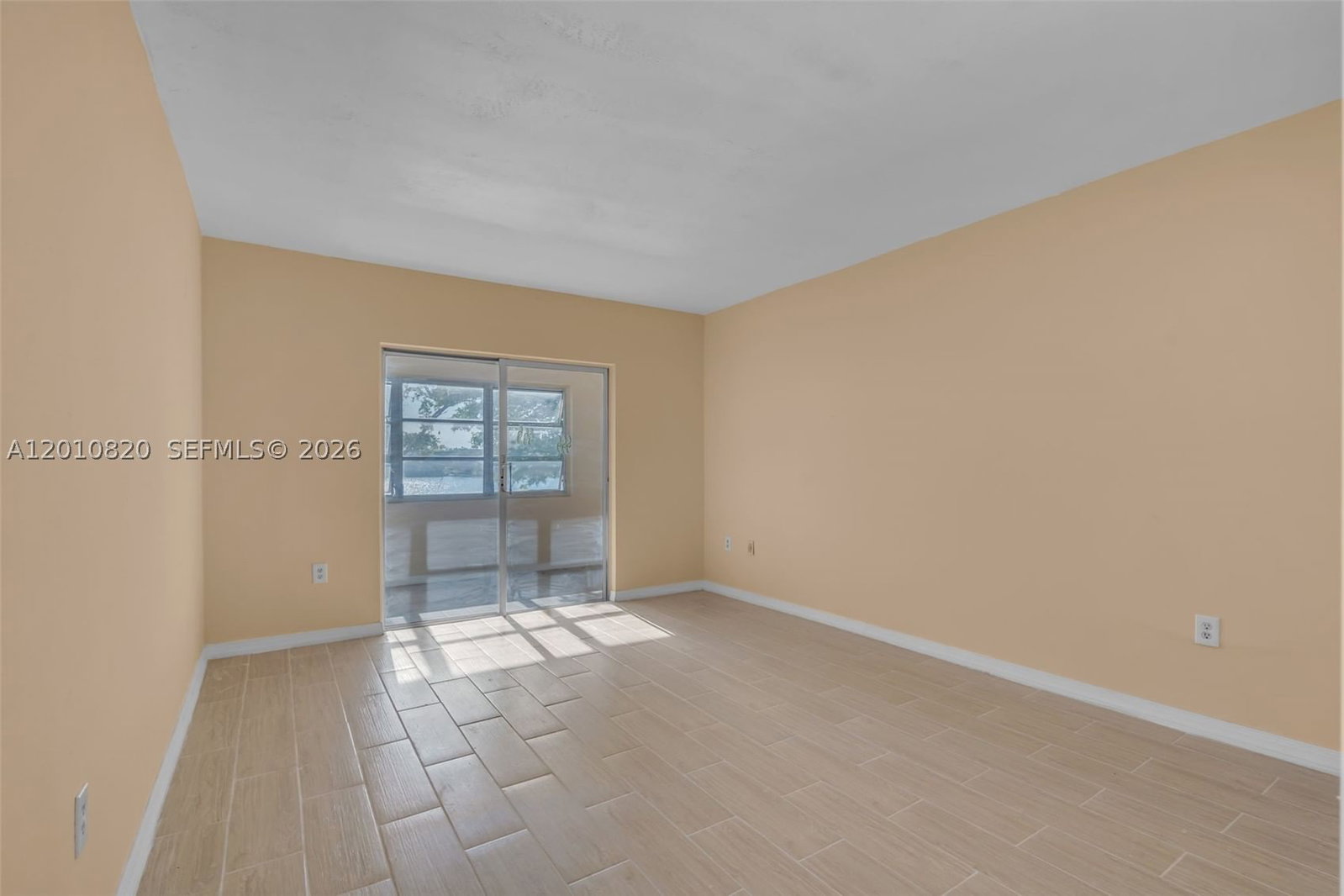 Real estate property located at 18900 3rd Ct #520, Miami-dade, Star Lakes Estates No 5 C, Miami, FL