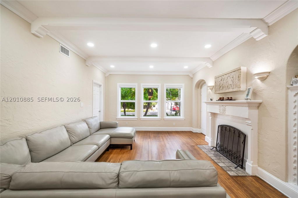 Real estate property located at 4501 Prairie Ave #1, Miami-dade, The Ewing Condo, Miami Beach, FL