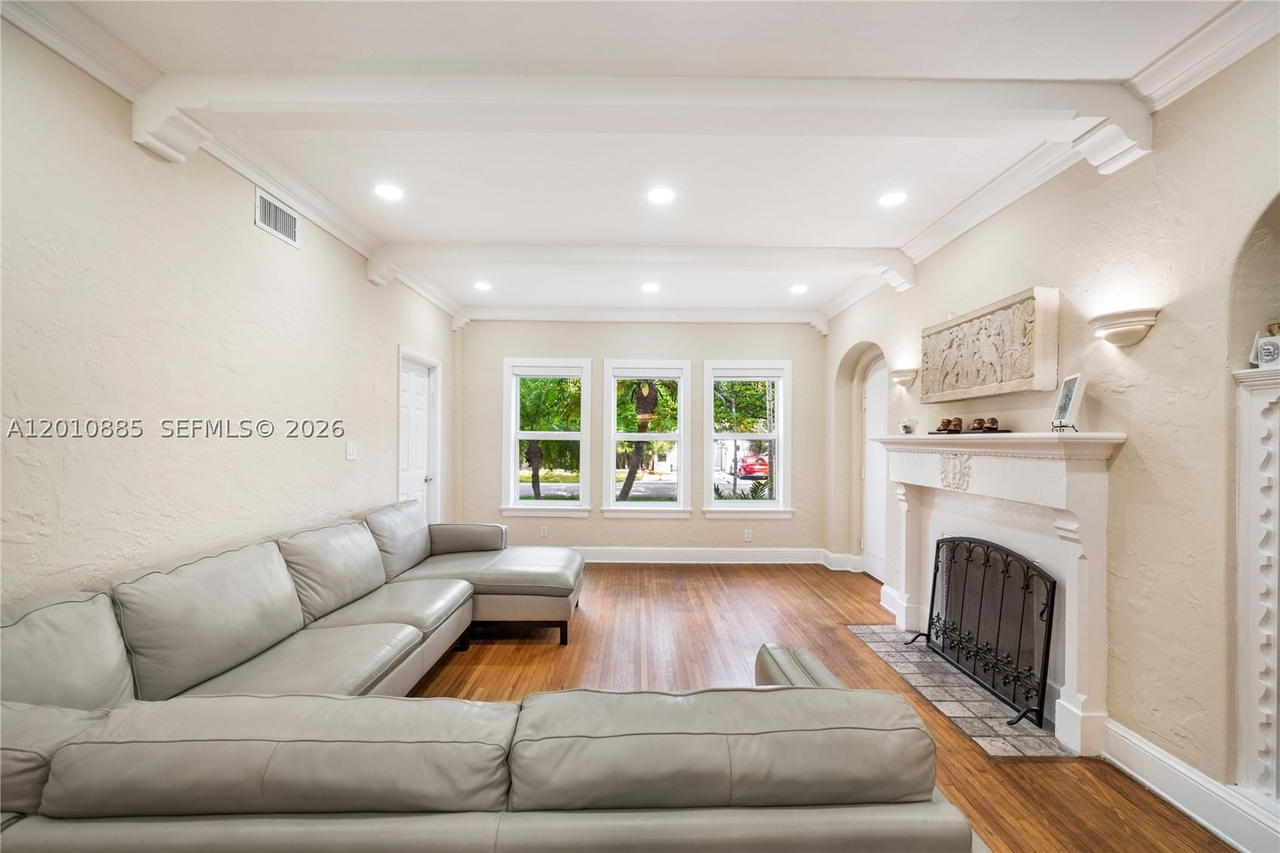 Real estate property located at 4501 Prairie Ave #1, Miami-dade, The Ewing Condo, Miami Beach, FL