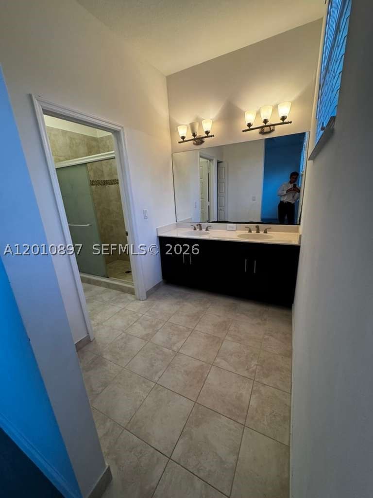 Real estate property located at , Miami-dade, Champion Lakes, Miami, FL
