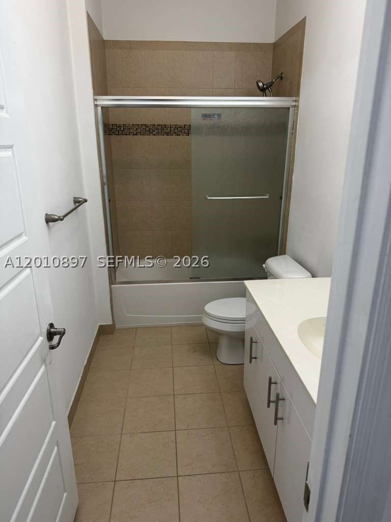 Real estate property located at , Miami-dade, Champion Lakes, Miami, FL