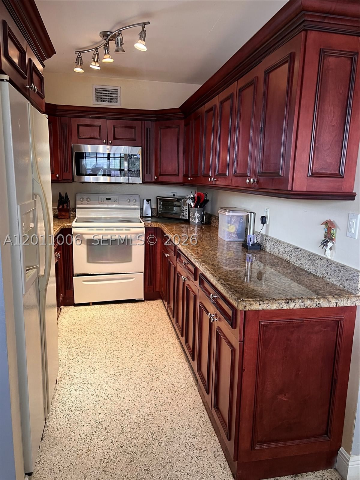 Real estate property located at 4825 111th Ave, Miami-dade, Westwood Lake 5th Addn, Miami, FL