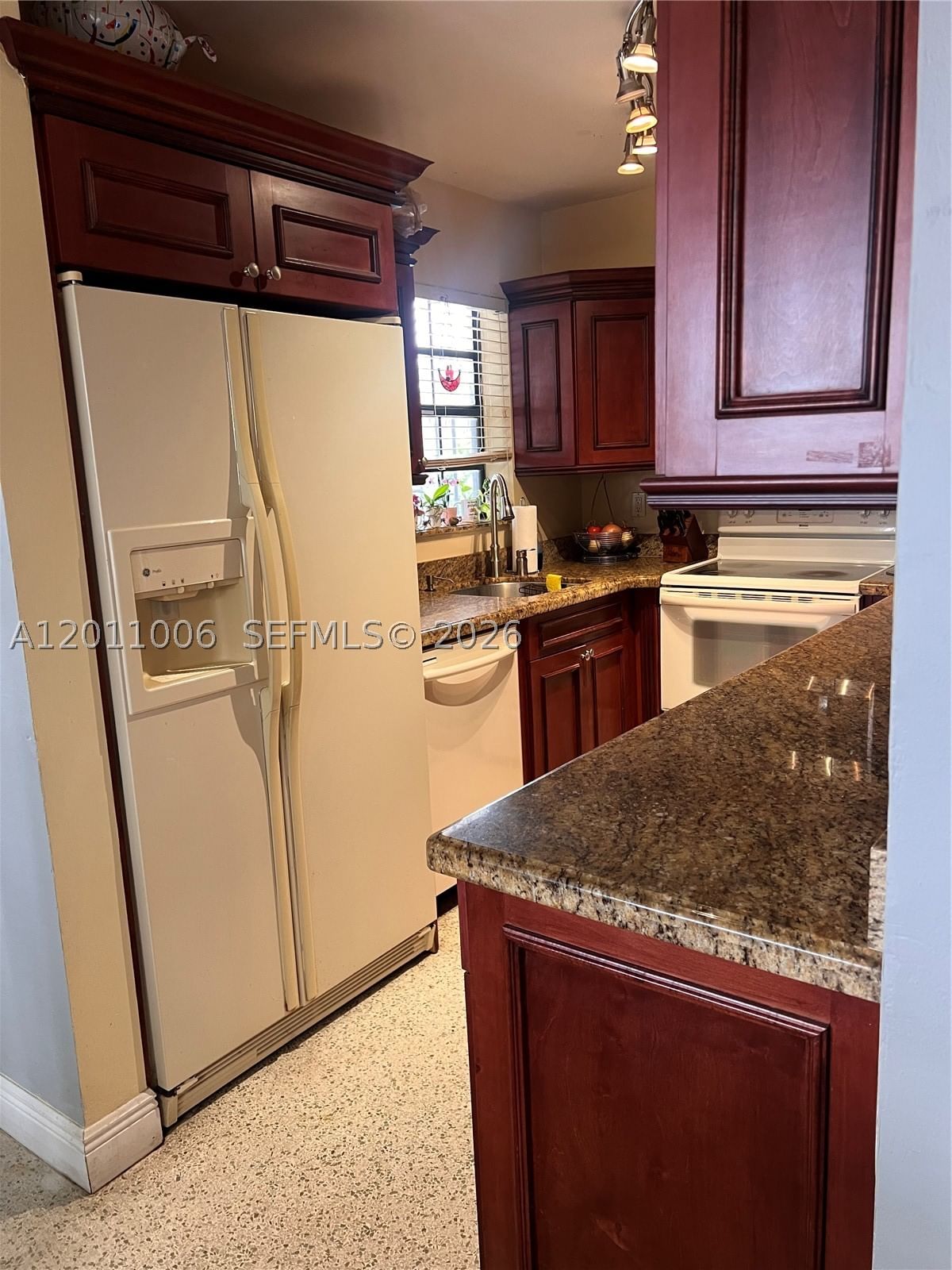 Real estate property located at 4825 111th Ave, Miami-dade, Westwood Lake 5th Addn, Miami, FL