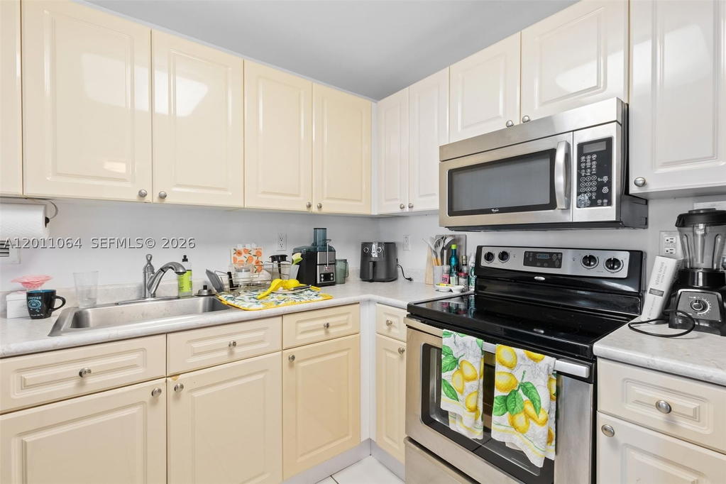 Real estate property located at 2301 Collins Ave #504, Miami-dade, Roney Palace Condo, Miami Beach, FL