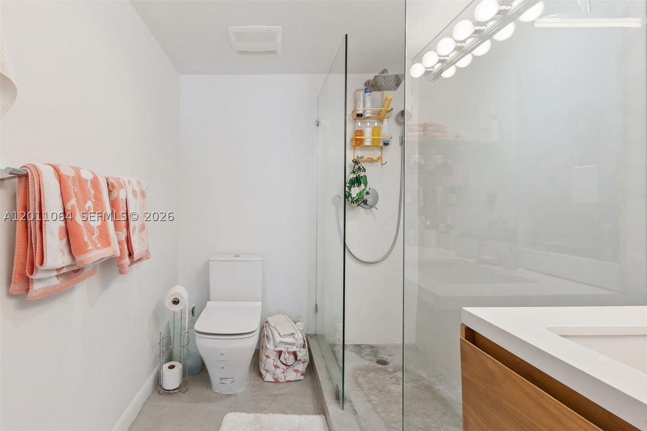 Real estate property located at 2301 Collins Ave #504, Miami-dade, Roney Palace Condo, Miami Beach, FL
