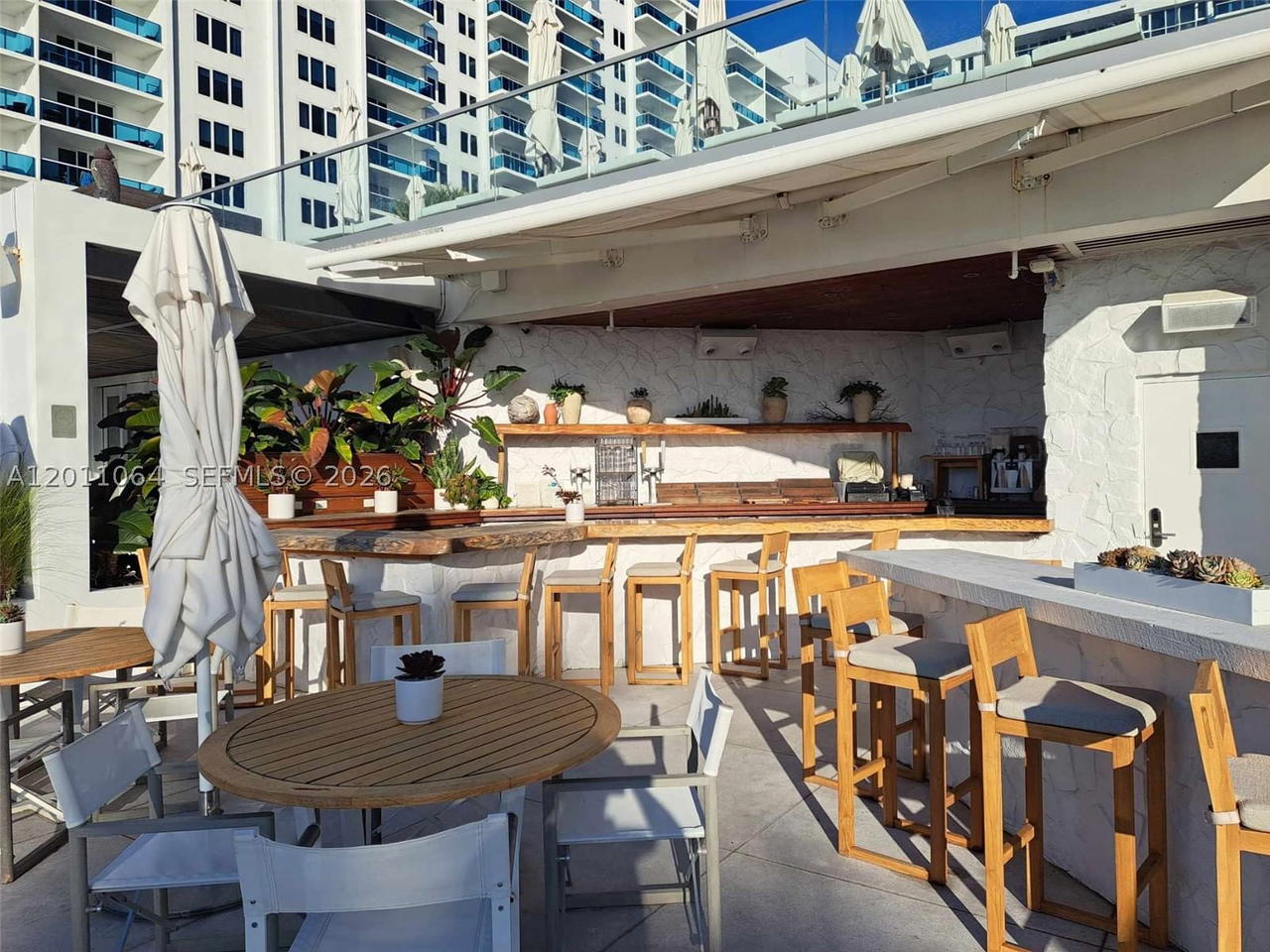 Real estate property located at 2301 Collins Ave #504, Miami-dade, Roney Palace Condo, Miami Beach, FL