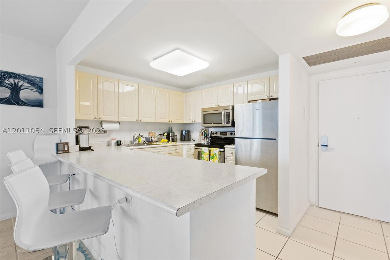 Real estate property located at 2301 Collins Ave #504, Miami-dade, Roney Palace Condo, Miami Beach, FL