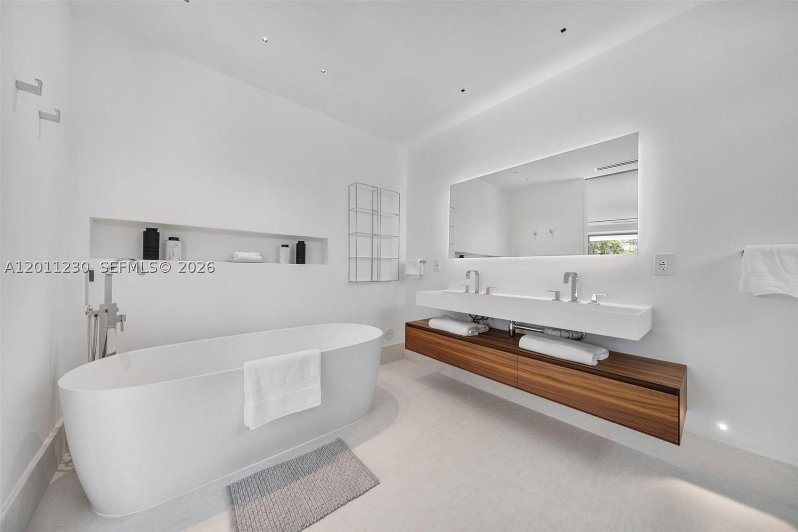 Real estate property located at 3280 Lake Ridge Lane, Broward, Estates Of Swan Lake, Weston, FL