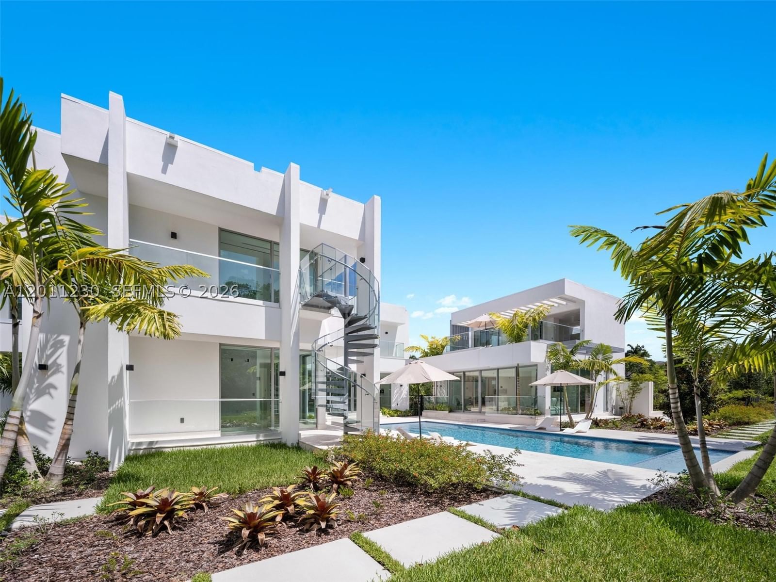 Real estate property located at 3280 Lake Ridge Lane, Broward, Estates Of Swan Lake, Weston, FL