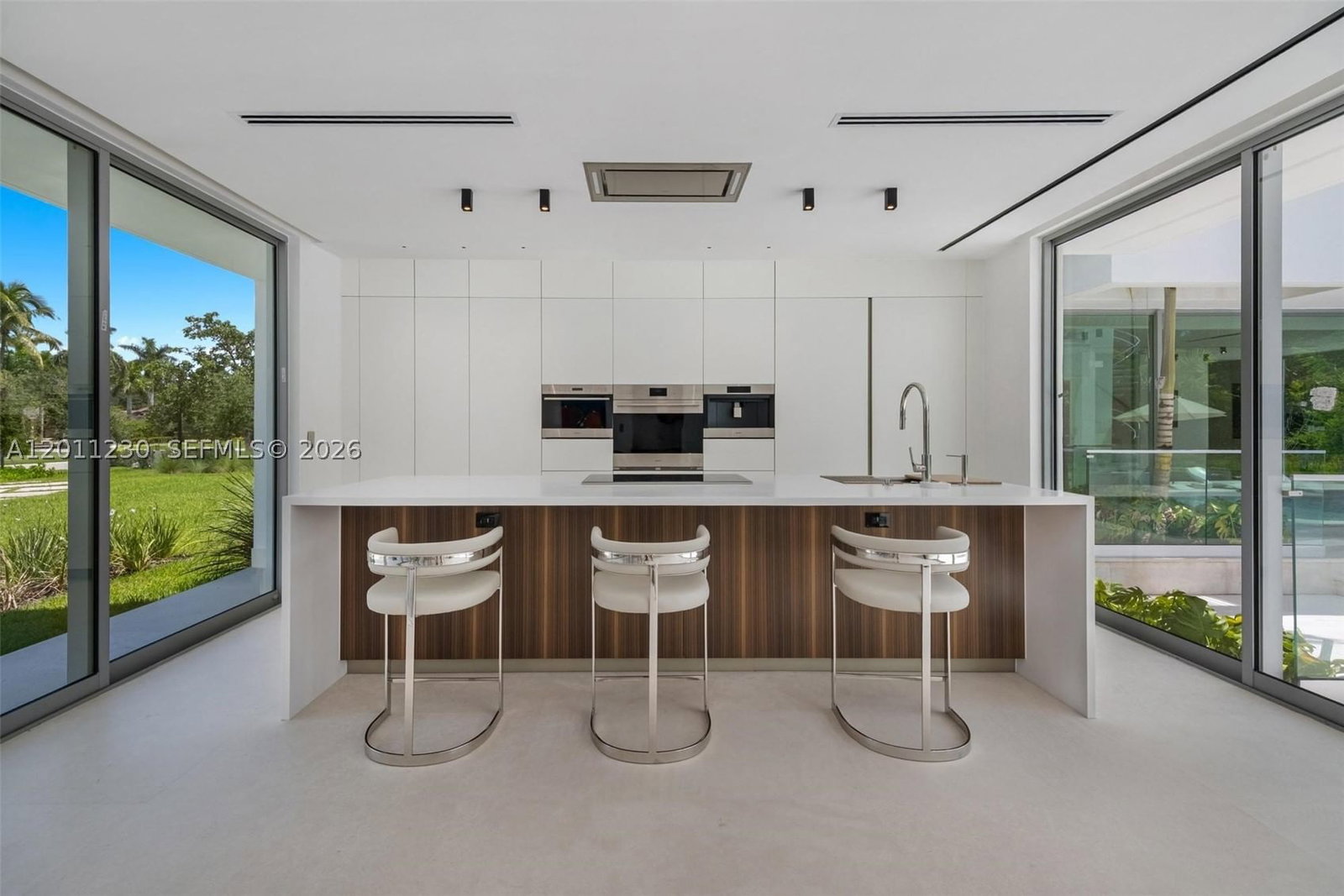 Real estate property located at 3280 Lake Ridge Lane, Broward, Estates Of Swan Lake, Weston, FL