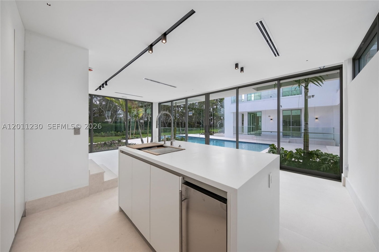 Real estate property located at 3280 Lake Ridge Lane, Broward, Estates Of Swan Lake, Weston, FL