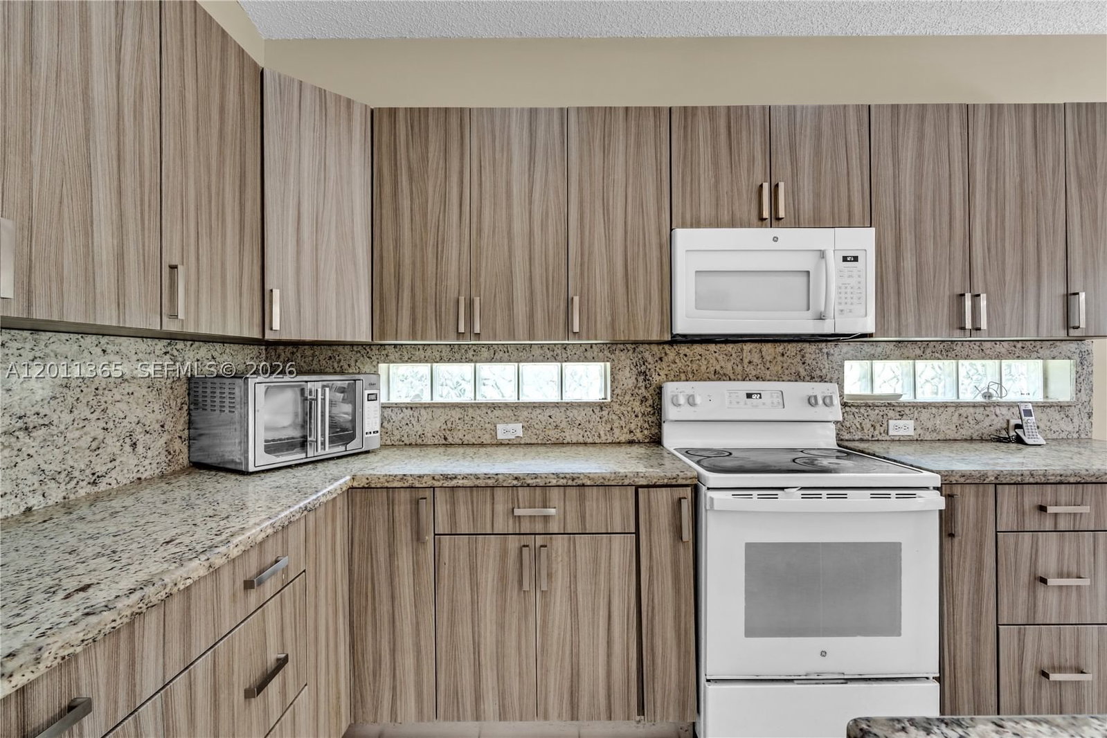 Real estate property located at 16332 10th St, Broward, Heftler Homes At Pembroke, Pembroke Pines, FL