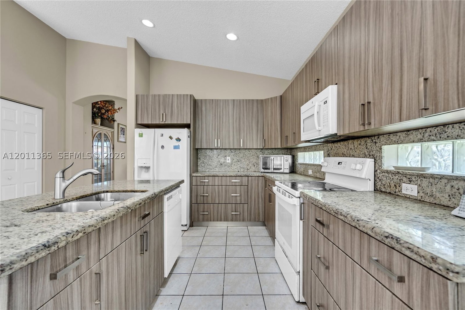 Real estate property located at 16332 10th St, Broward, Heftler Homes At Pembroke, Pembroke Pines, FL